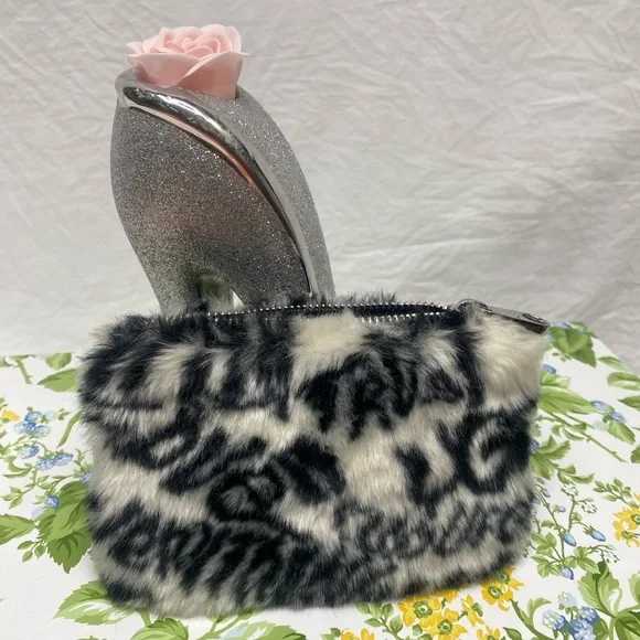 UGG zipper clutch White and Black color. - Picture 2 of 3